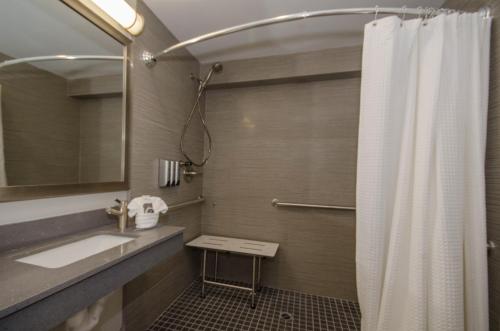 Room image 3